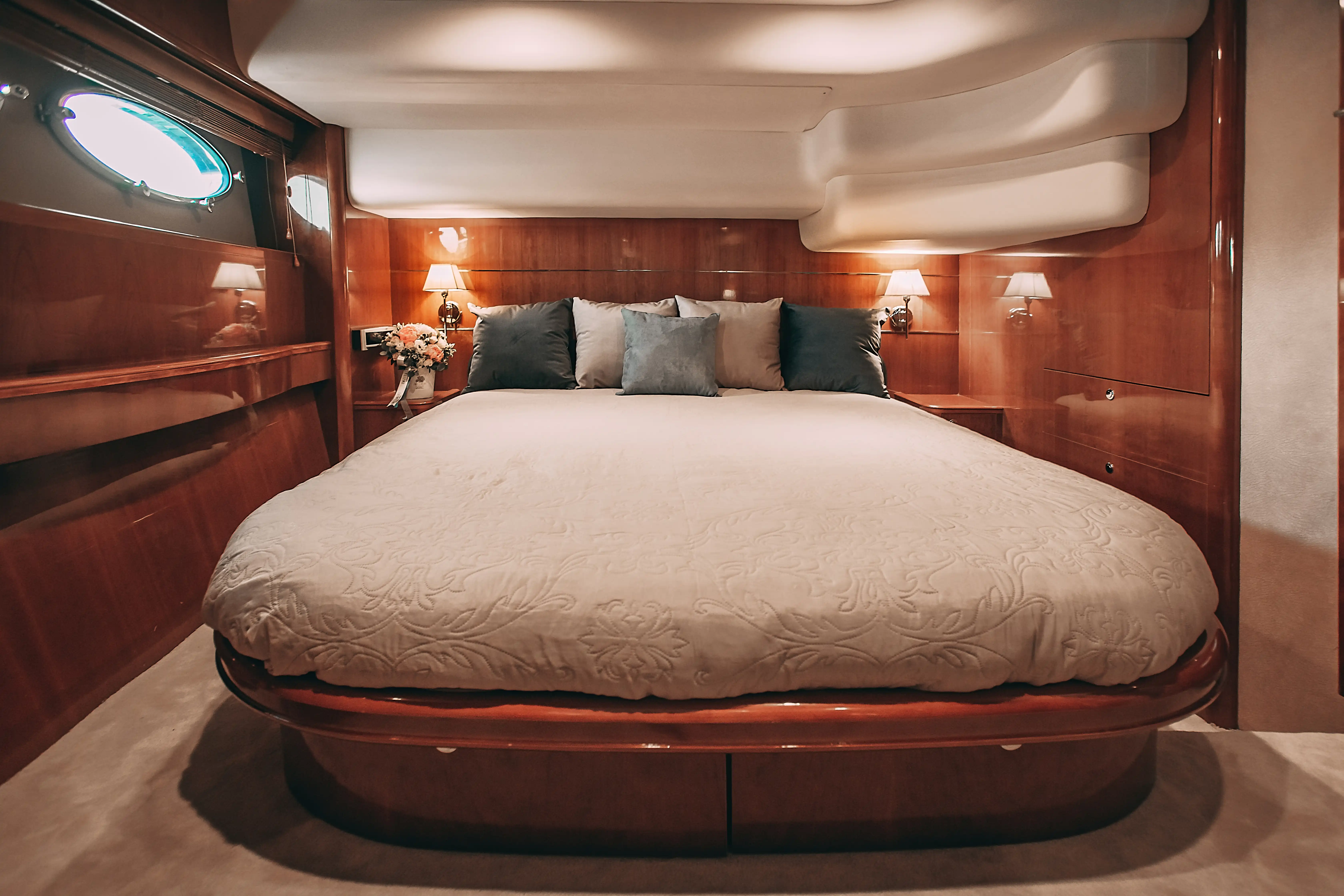 Яхта Princess 57 Esperanza image- 24
